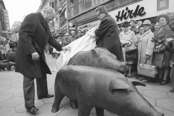 Eröffnung Hirt mit Schweinen, Herkunftsort: Staatsarchiv Bremen, Fotograf: Jochen Stoss